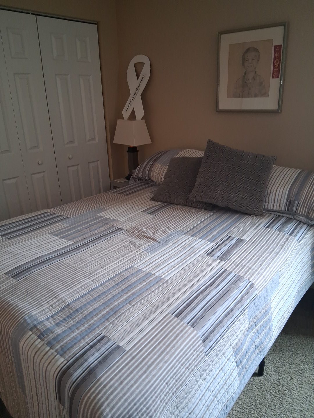 Guest bedroom with a neatly made bed and pressed quilt after a cleaning visit
